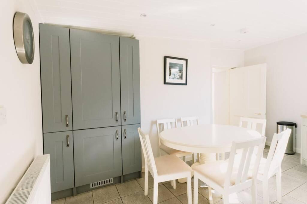 Factors House - A Comfy Cottage In Countryside Park With Wifi And Access To Bar And Pool 퍼스 외부 사진